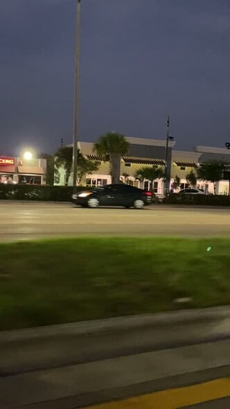 More Photos Of 2520-2650 N University Dr, Sunrise Unknown For Lease