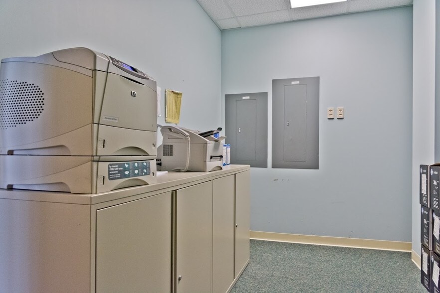 More Photos Of 211 Water St, Augusta Office For Sale