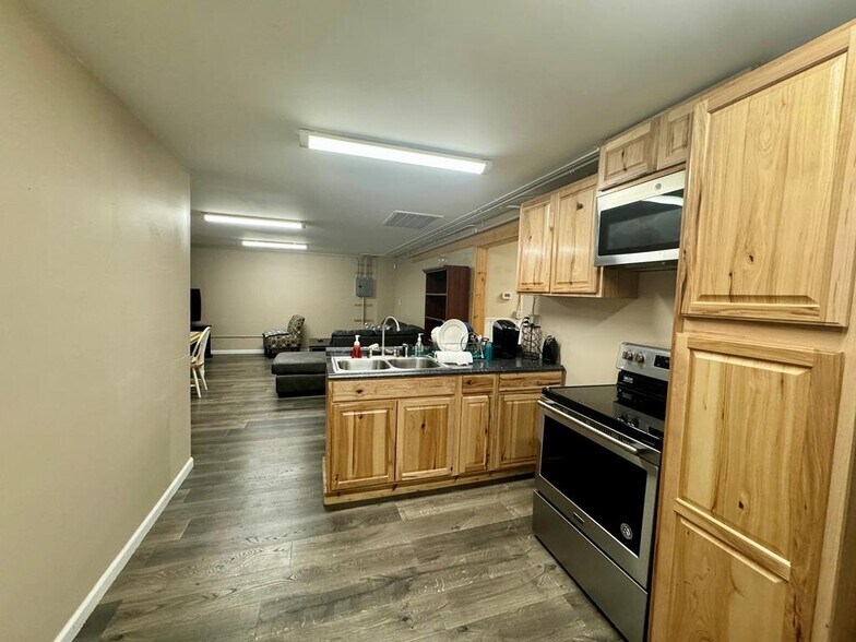 More Photos Of 715 N Kanawha St, Beckley Freestanding For Lease