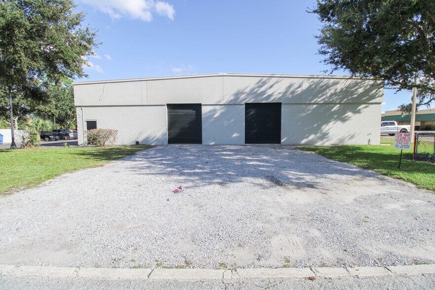 More Photos Of 2350 Us-17-92, Longwood Showroom For Lease