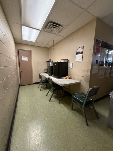 More Photos Of 2026 W Malone Ave, San Antonio Warehouse For Sale