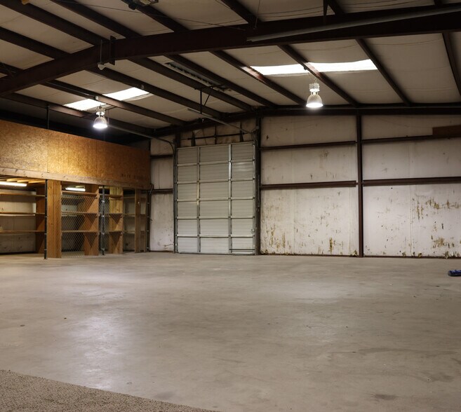 More Photos Of 1836 Lone Star Rd, Mansfield Warehouse For Lease