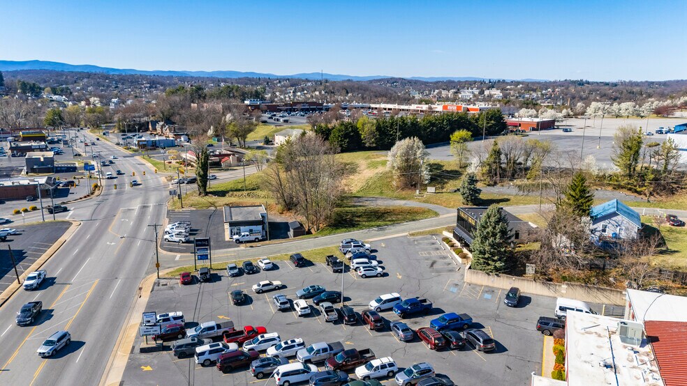 More Photos Of 829 Greenville Ave, Staunton Office For Sale