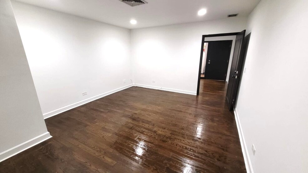 More Photos Of 5642 W Diversey Ave, Chicago Medical For Lease