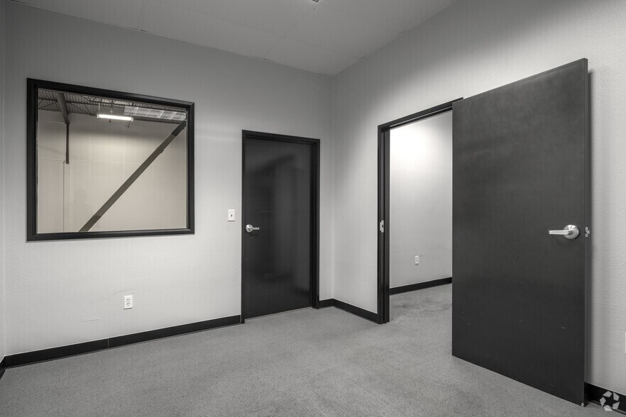 More Photos Of 2600 McHale Ct, Austin Unknown For Lease