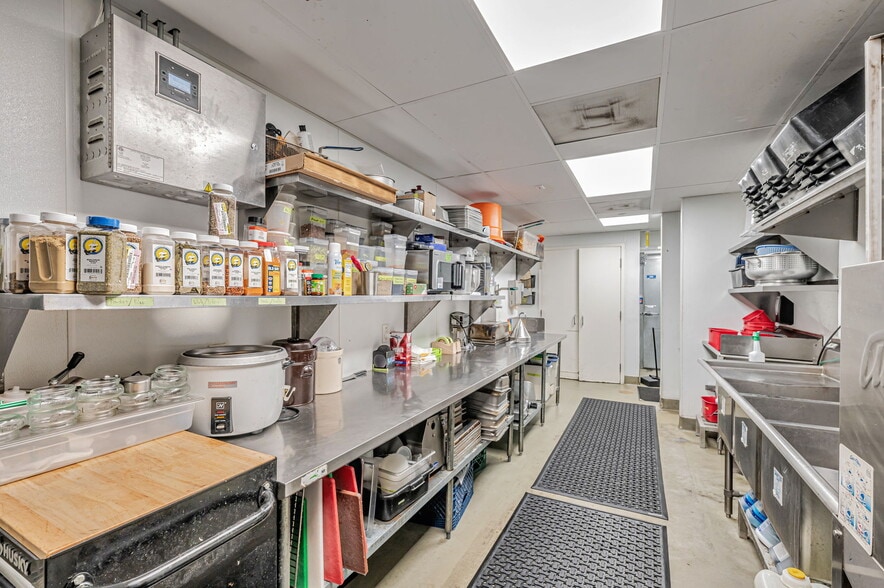 More Photos Of 621-655 Del Ganado Rd, San Rafael Storefront For Sale