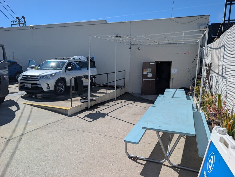 More Photos Of 6512 San Fernando Rd, Glendale Office For Sale