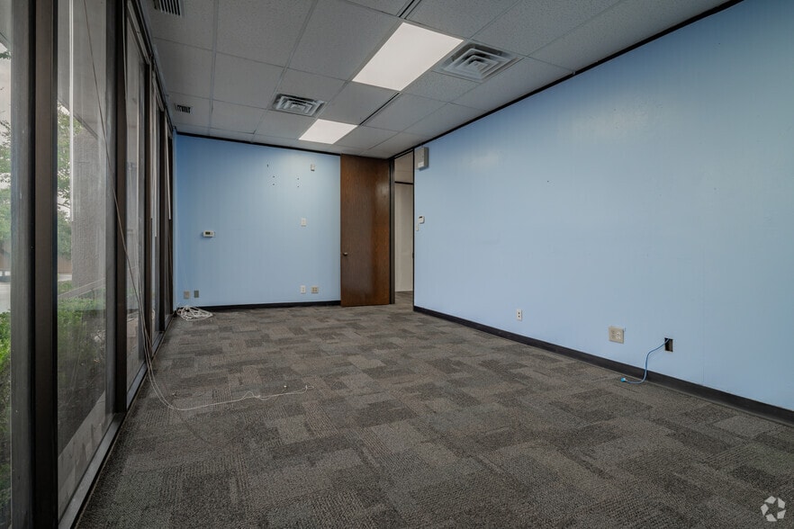 More Photos Of 4203-4211 Gardendale St, San Antonio Office For Lease