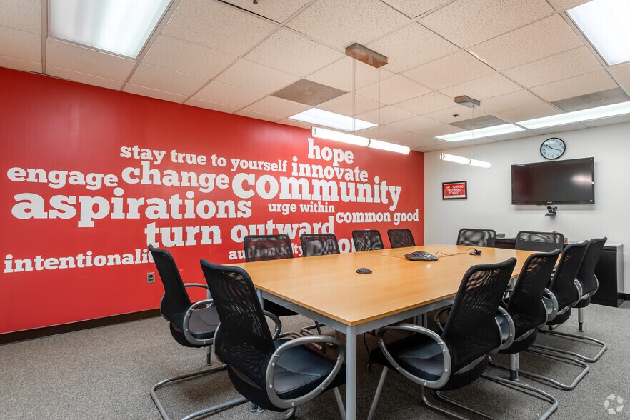 More Photos Of 4915 St. Elmo Ave, Bethesda Loft Creative Space For Lease