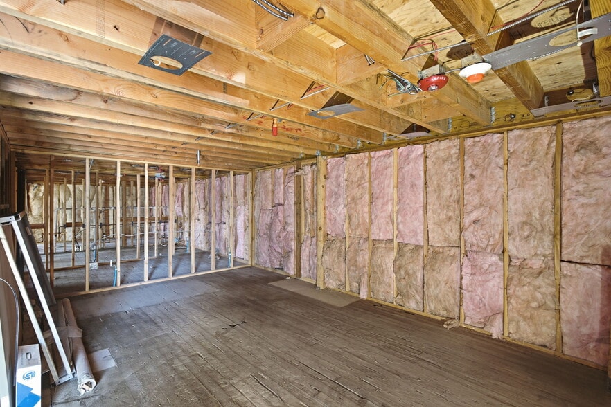 More Photos Of 1623-1633 19th St, Bakersfield Freestanding For Lease
