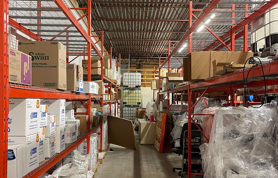 More Photos Of 170 Wyatt Rd, Winnipeg Showroom For Lease