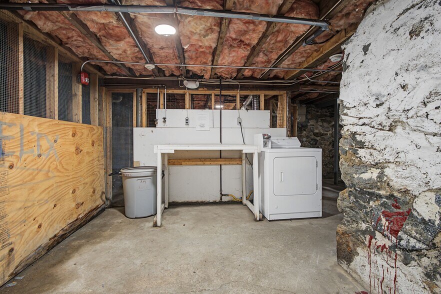 More Photos Of 471 Pond St, Woonsocket Apartments For Sale