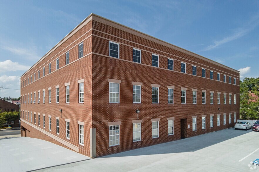 More Photos Of 333 N Fairfax St, Alexandria Office For Lease
