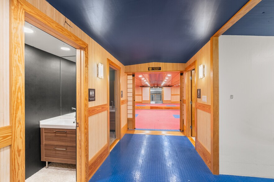 More Photos Of 3075 NW South River Dr, Miami Storefront Retail Office For Lease