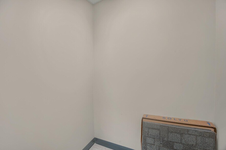 More Photos Of 21 Laurel Ave, Cornwall Medical For Lease