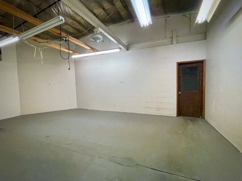 More Photos Of 21 Squires St, Cortland Warehouse For Lease