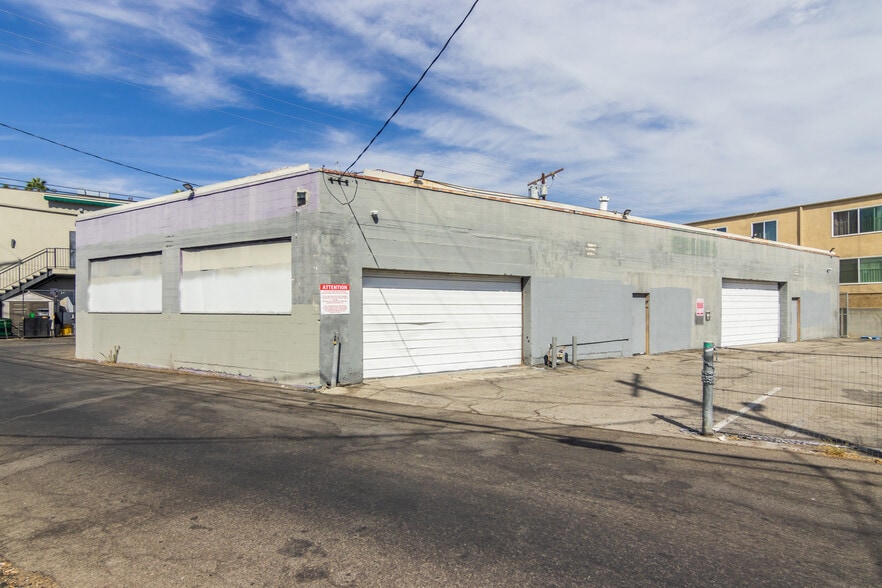 More Photos Of 11129 Hartsook St, North Hollywood Warehouse For Lease