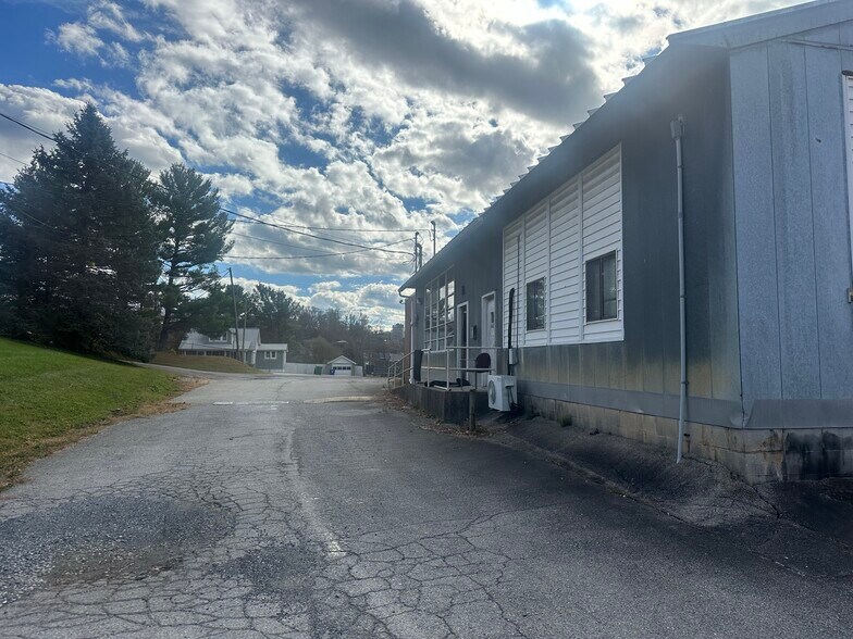 More Photos Of 510 Church Street St, Christiansburg Warehouse For Lease