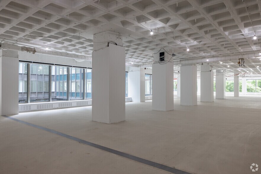 More Photos Of 866 United Nations Plz, New York Office For Sale