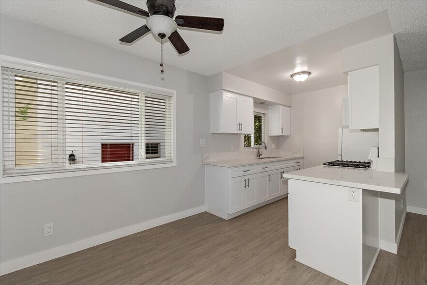 More Photos Of 1534 Manhattan Beach Blvd, Manhattan Beach Apartments For Sale