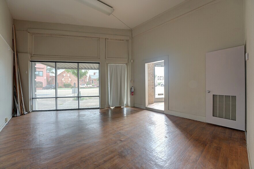 More Photos Of 406 N State Line Ave, Texarkana Storefront Retail Residential For Lease