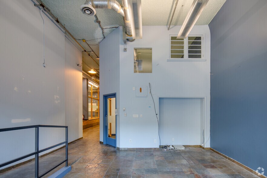 More Photos Of 541-547 Seymour St, Vancouver Storefront Retail Office For Lease