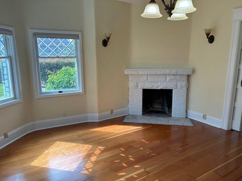 More Photos Of 214 Pioneer Pkwy West, Springfield Medical For Lease