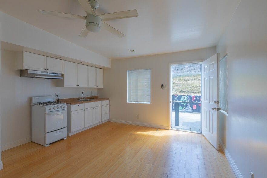 More Photos Of 1544 Anaheim St, Harbor City Storefront Retail Residential For Sale