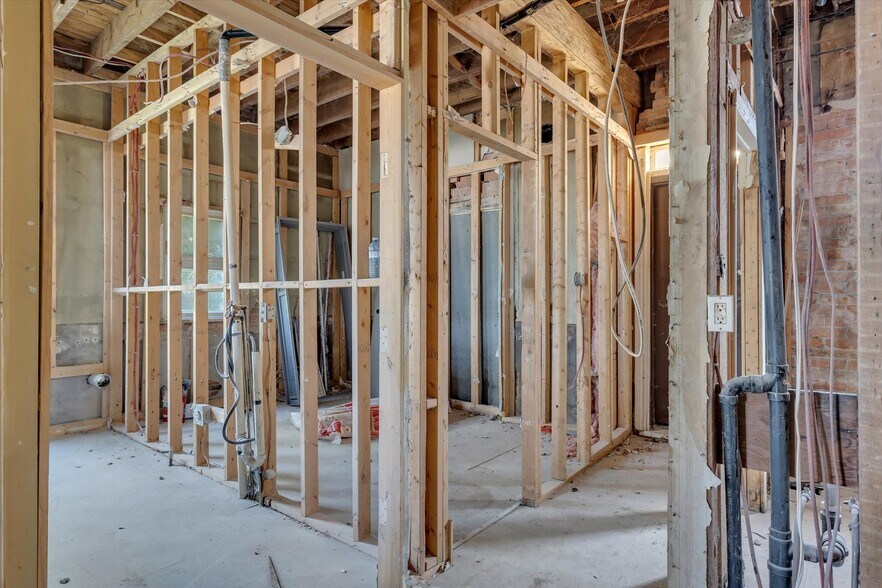 More Photos Of 514 Aylmer St N, Peterborough Multifamily For Sale