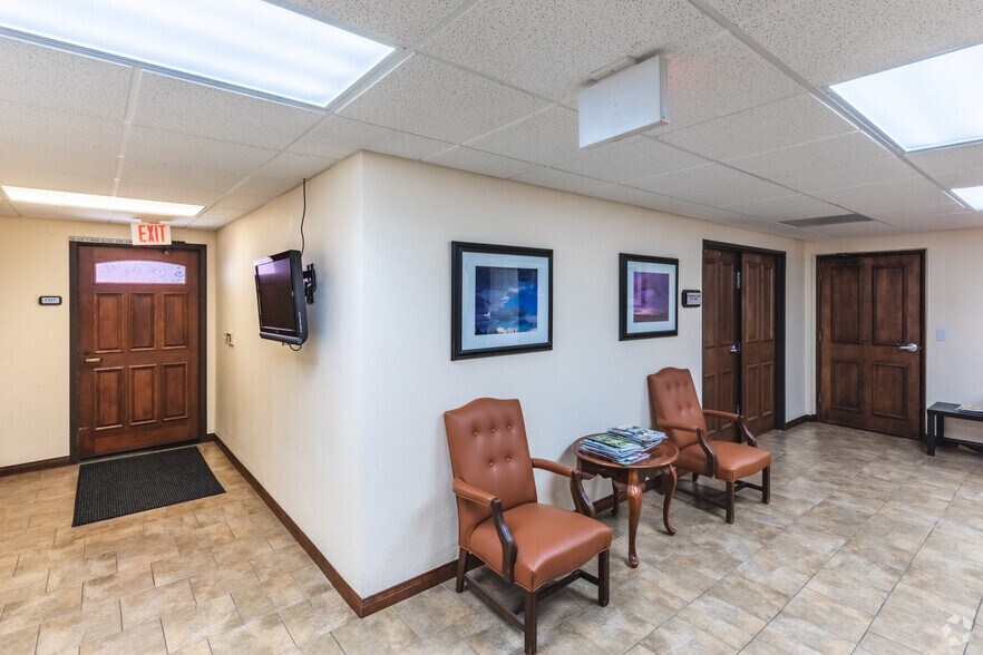 More Photos Of 1150 Silverado St, La Jolla Office For Lease