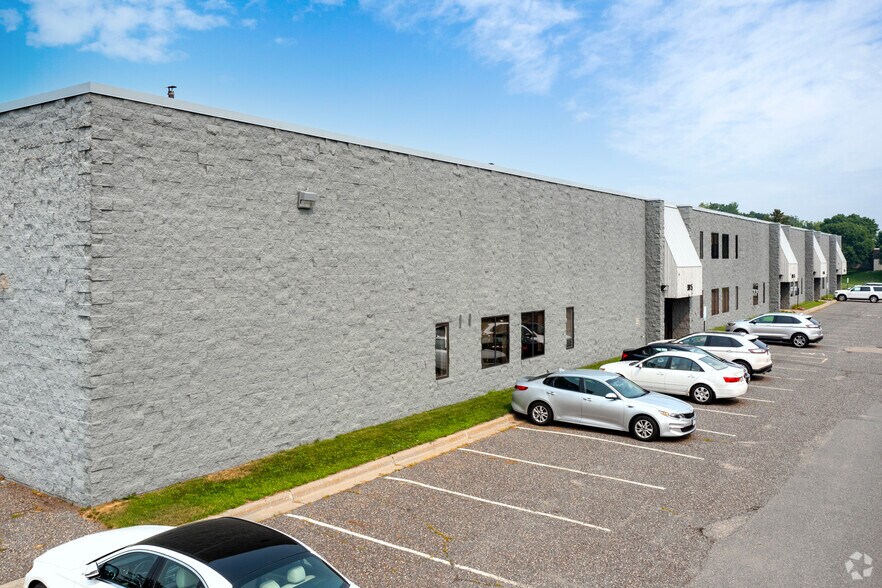 More Photos Of 9815-9855 W 74th St, Eden Prairie Manufacturing For Lease