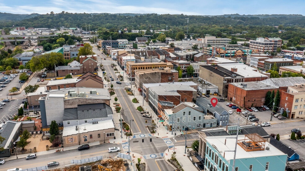 More Photos Of 207 Bank St, New Albany Apartments For Sale