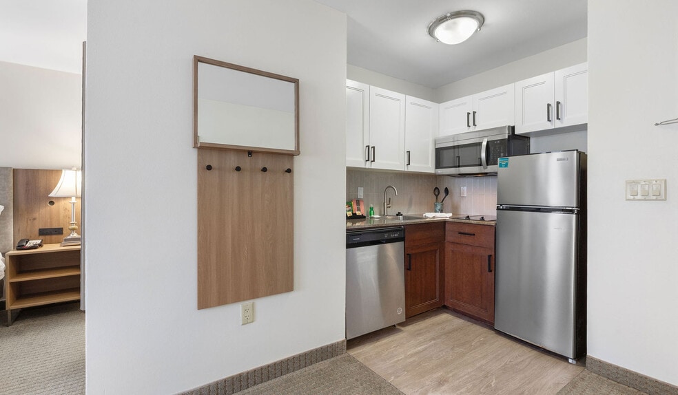 More Photos Of 1611 Airport Commerce Dr, Austin Hotel For Sale