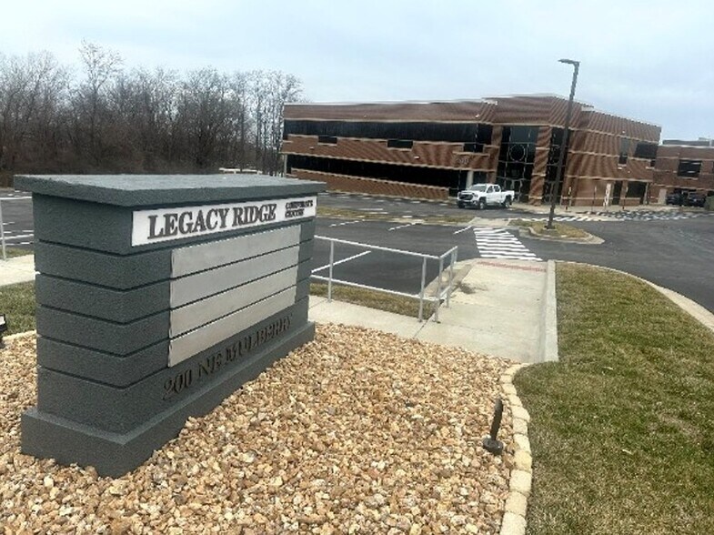 More Photos Of 200 NE Mulberry St, Lee's Summit Office For Lease