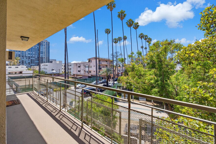 More Photos Of 5923 Carlton Way, Los Angeles Apartments For Sale