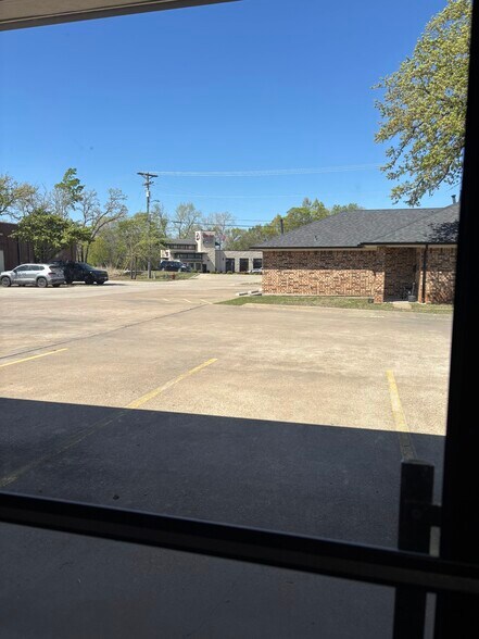 More Photos Of 1510 Santa Fe Dr, Weatherford Medical For Lease