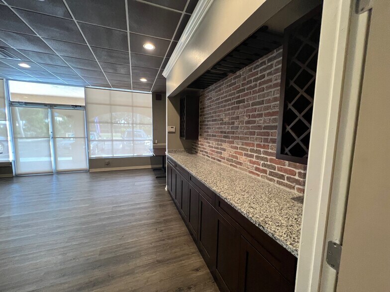 More Photos Of 7050 Winkler Rd, Fort Myers Restaurant For Lease