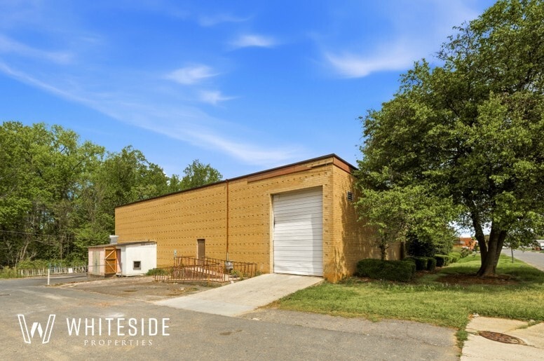 More Photos Of 2940 Interstate St, Charlotte Warehouse For Lease