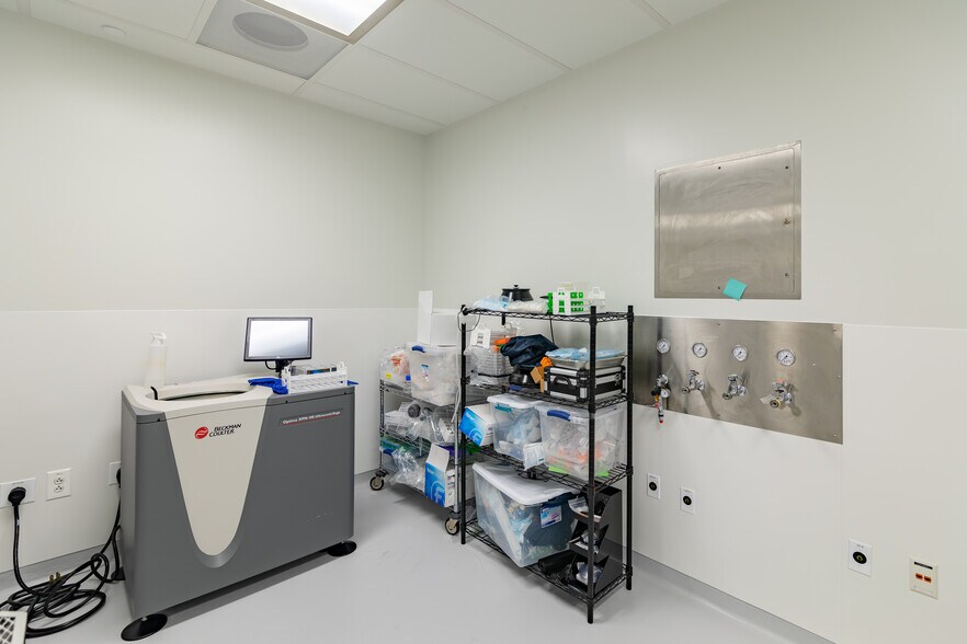 More Photos Of 727 Norristown Rd, Lower Gwynedd Research And Development For Lease