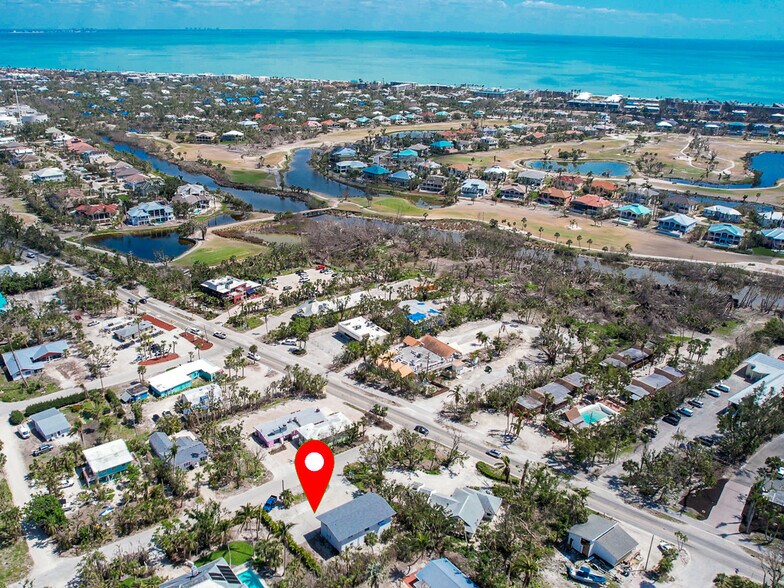 More Photos Of 905 Fitzhugh St, Sanibel Freestanding For Sale