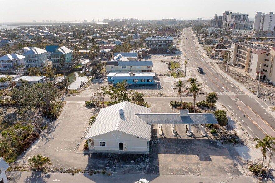 More Photos Of 6061 Estero Blvd, Fort Myers Bank For Sale