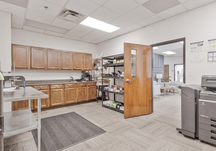 More Photos Of 720 Bayfront Pky, Pensacola Office Residential For Lease