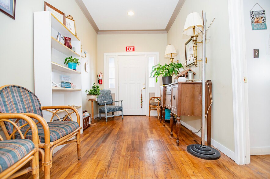 More Photos Of 400 Main St, Clinton Freestanding For Sale