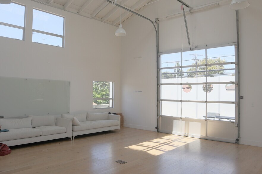 More Photos Of 1421 ABBOT KINNEY, Venice Office For Lease