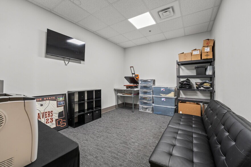 More Photos Of 6902 Rodeo Dr, Pasco Flex For Lease