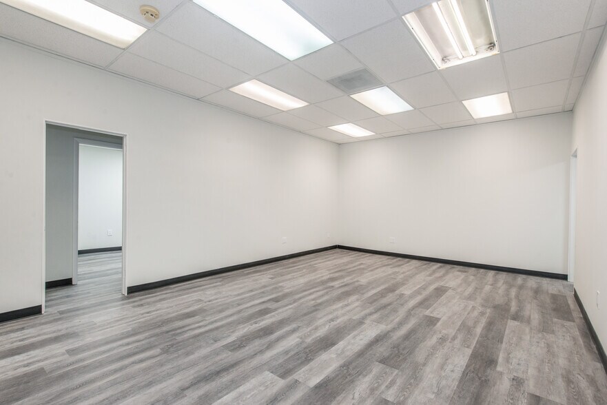 More Photos Of 288 Stuyvesant Ave, Lyndhurst General Retail For Lease