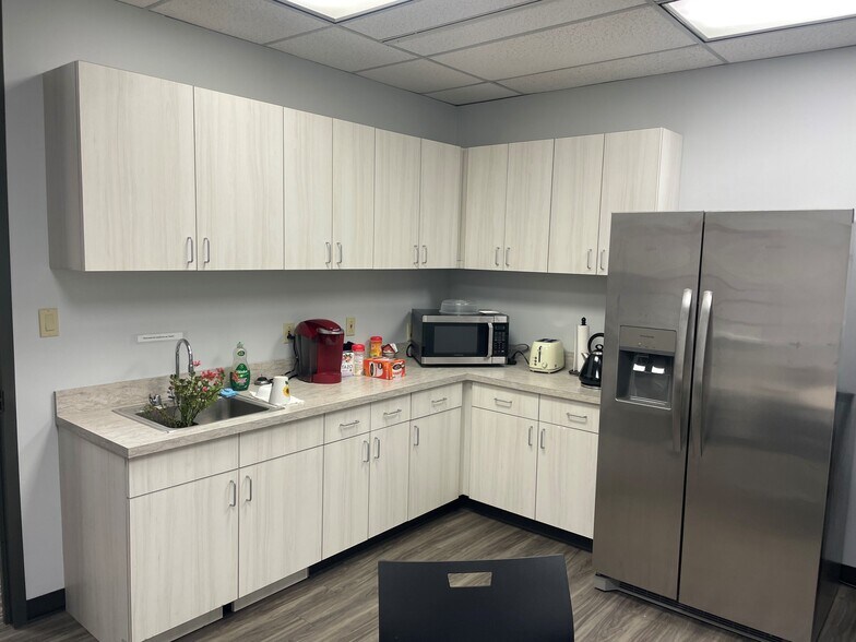 More Photos Of 3850 N Causeway Blvd, Metairie Loft Creative Space For Lease