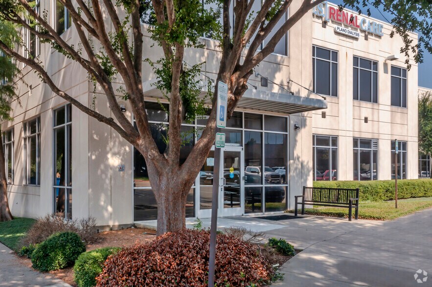 More Photos Of 4108 W 15th St, Plano Office For Sale