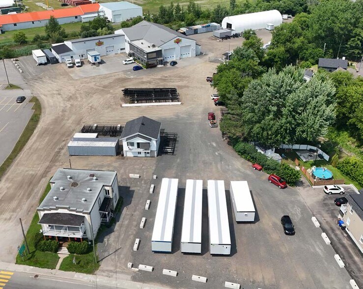 More Photos Of 700 Boul Saint-Laurent O, Louiseville Manufacturing For Sale