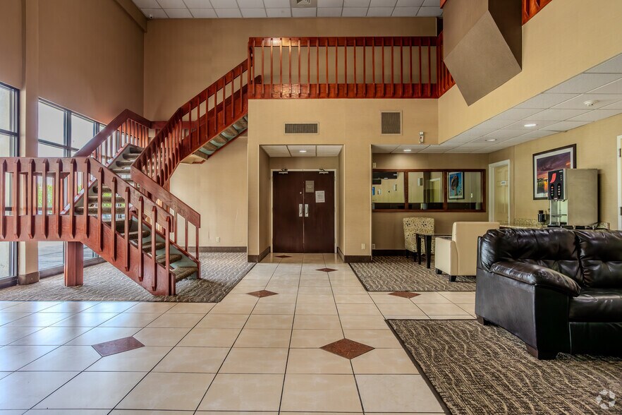 More Photos Of 1213 E Dublin Granville Rd, Columbus Hotel For Sale